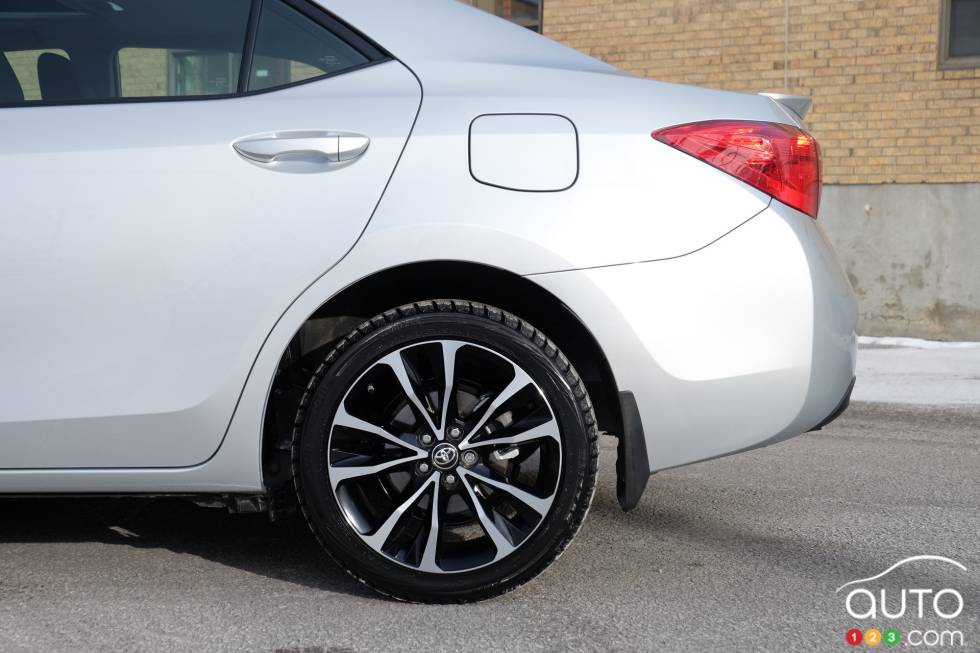 We test drive the new 2019 Toyota Corolla 