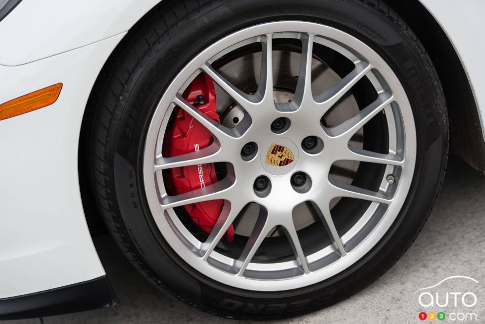 2015 Porsche Panamera GTS wheel