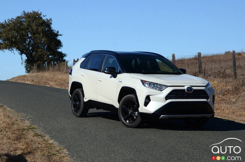 3/4 front view of the 2019 Toyota RAV4 XSE Hybrid