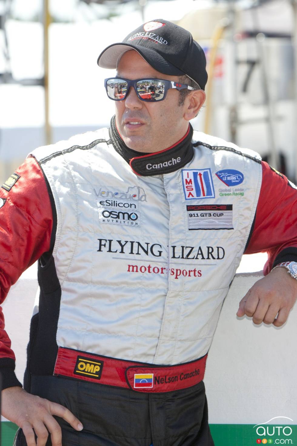 Nelson Canache Jr., Flying Lizard Motorsports durant les cérémonies d'avant course.