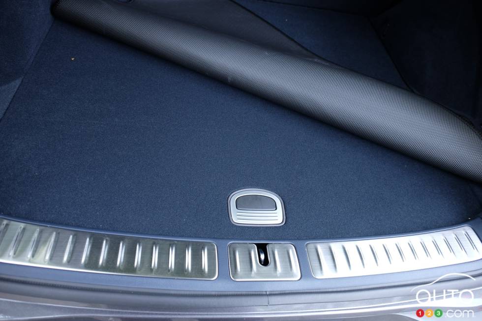 We drive the 2022 Genesis GV70