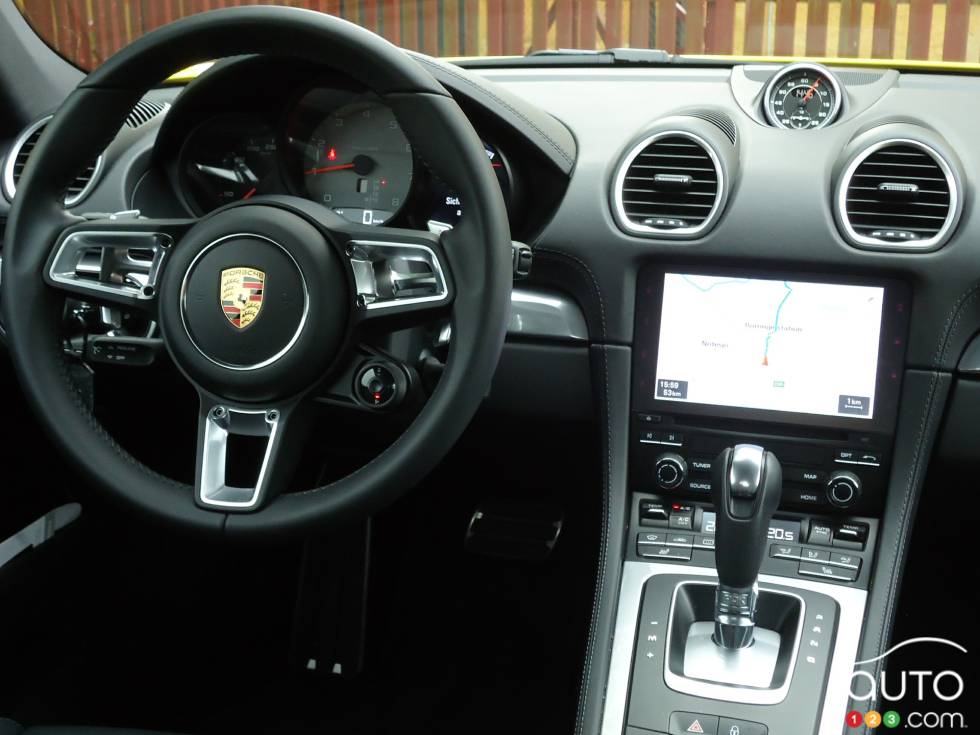 Habitacle du conducteur de la Porsche 718 Cayman 2017
