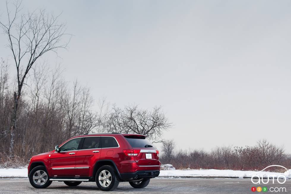 Vue 3/4 arrière gauche éloignée