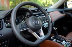 2017 Nissan Rogue steering wheel