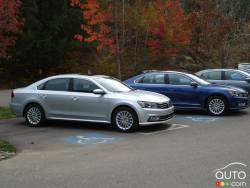 Vue de côté de la Volkswagen Passat 2016