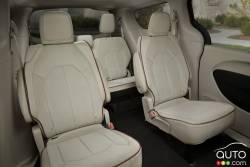 2017 Chrysler Pacifica second row seats