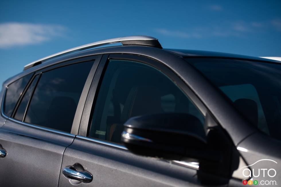 Longerons de toit du Toyota Rav4 AWD Limited 2016