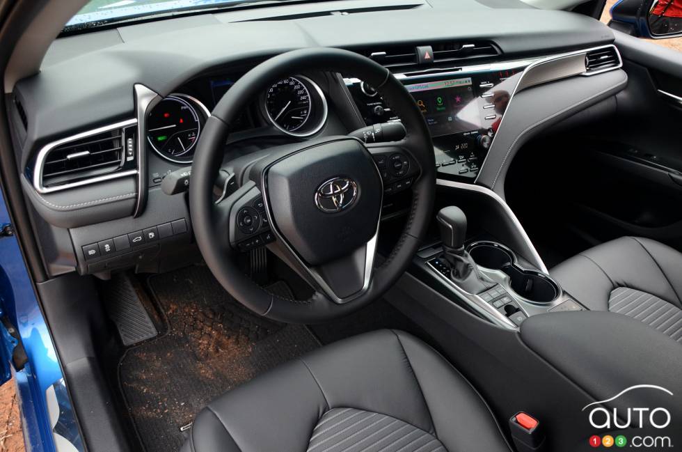 Dashboard of the 2018 Camry Hybrid SE 