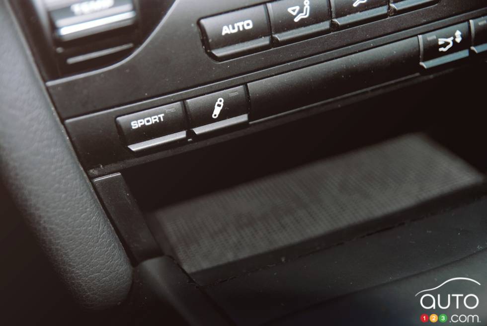 détails de la console centrale