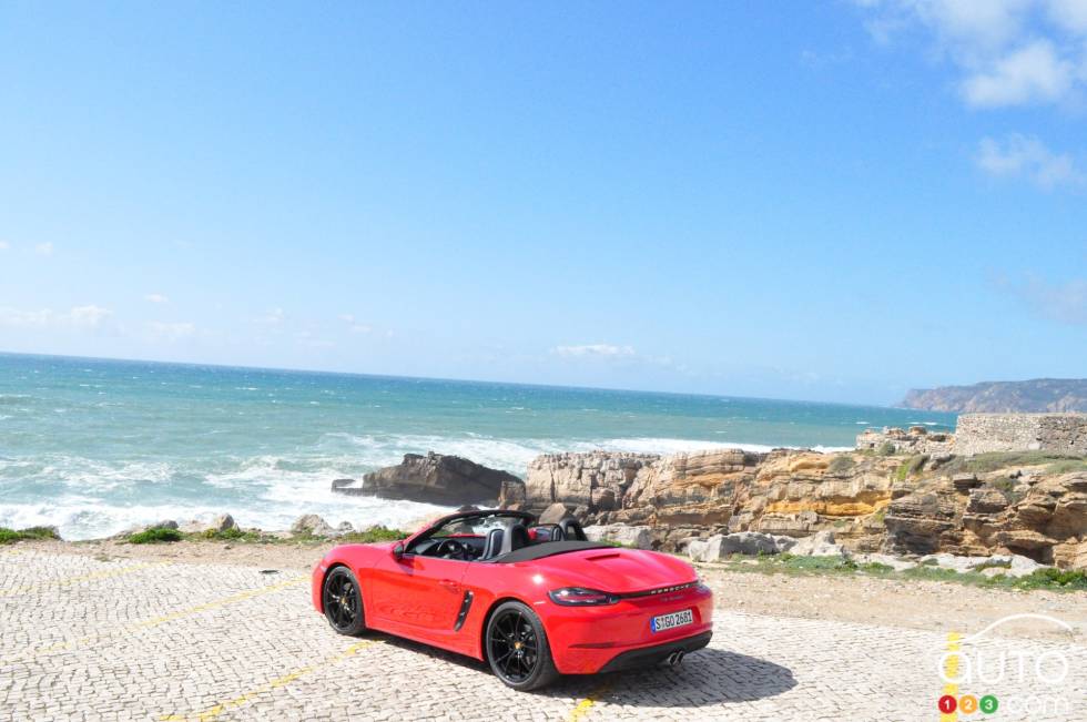 2017 Porsche 718 Boxster S rear 3/4 view