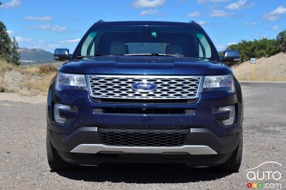 2016 Ford Explorer Platinum front grille