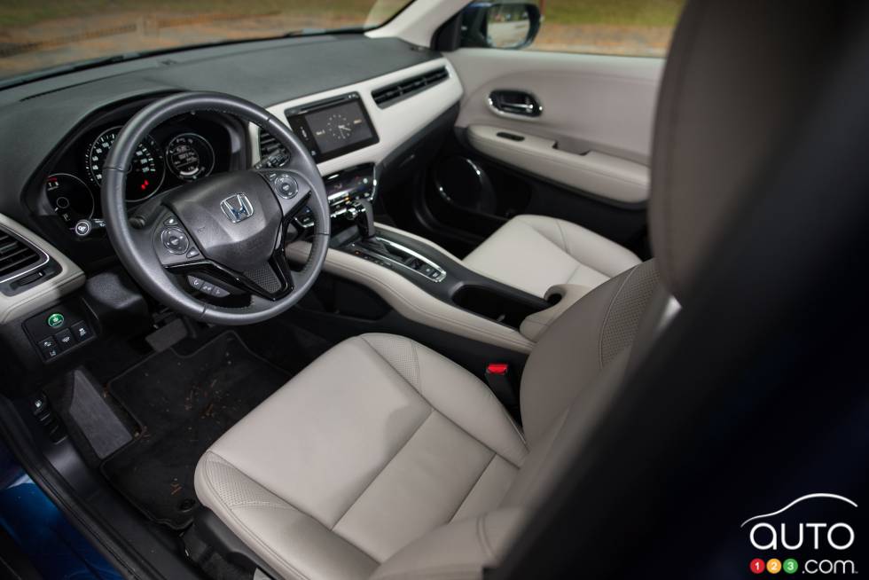 Habitacle du conducteur de la Honda HR-V EX-L Navi 2016