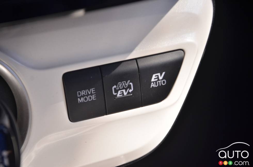 Boutton de contrôle des modes de conduite de la Toyota Prius Prime 2017