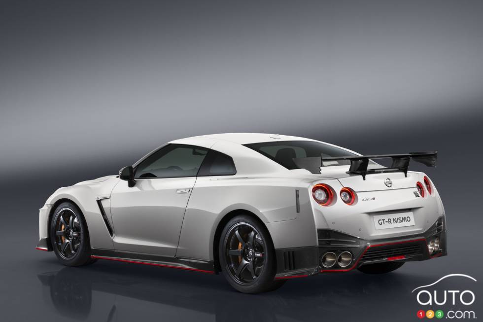 2017 Nissan GTR Nismo rear 3/4 view
