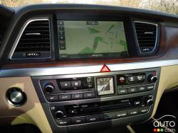2016 Hyundai Genesis 5.0L Ultimate infotainement display