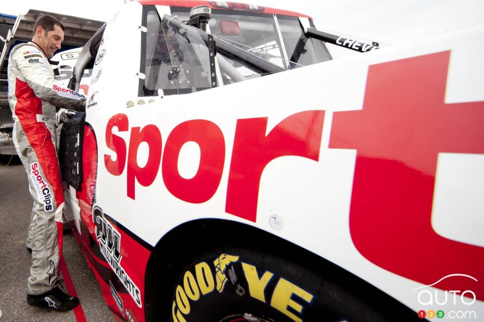 Max Papis, Chevrolet Sport Clips Joe Denette avant la pratique du vendredi.