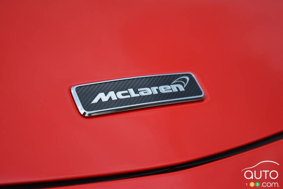2016 McLaren 570s manufacturer badge