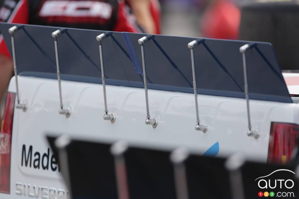 Aileron de la voiture de Brennan Newberry, Chevrolet Qore-24 avant la première pratique de vendredi