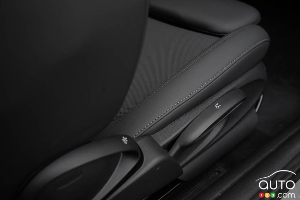 seat adjustment knobs