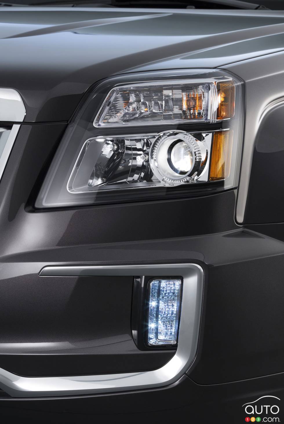 2016 GMC Terrain Denali headlamp_LED daytime running lamp