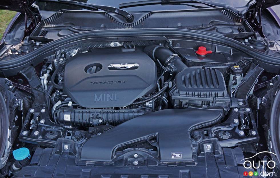 2016 MINI Cooper S Clubman engine