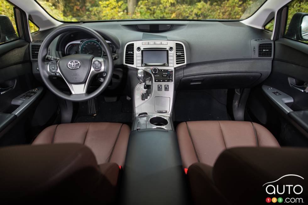 2016 Toyota Venza Redwood edition dashboard