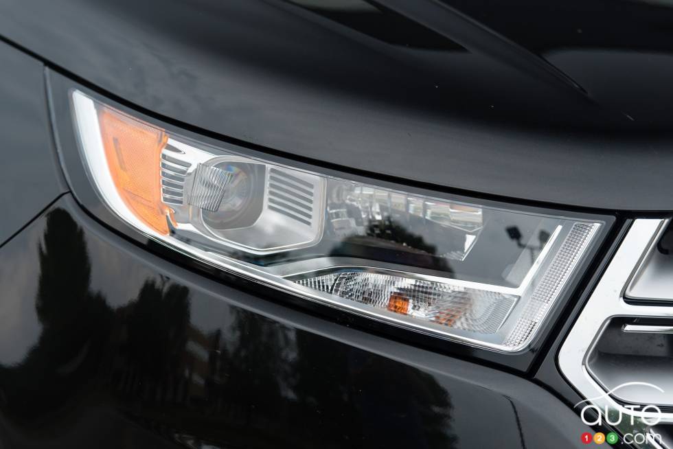 2015 Ford Edge Titanium headlight