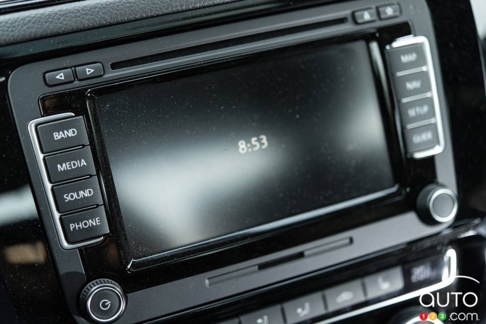 2015 Volkswagen Jetta TDI infotainement display