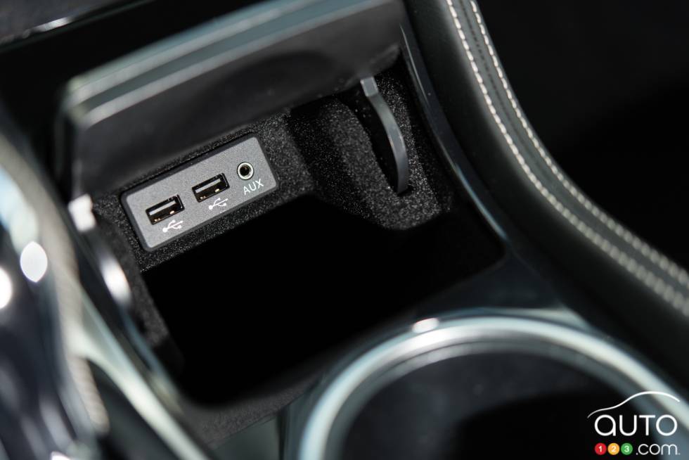 2015 Nissan Maxima Platinum USB connection