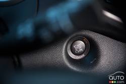 2016 Jeep Cherokee Trailhawk start and stop engine button
