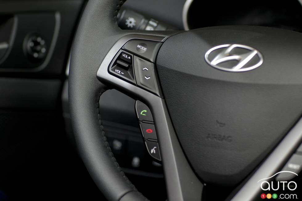 Commandes audio et bluetooth montées sur le volant