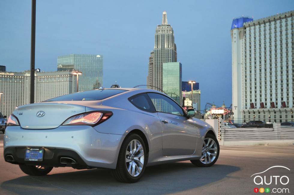 Vue 3/4 arrière droit, modèle argent