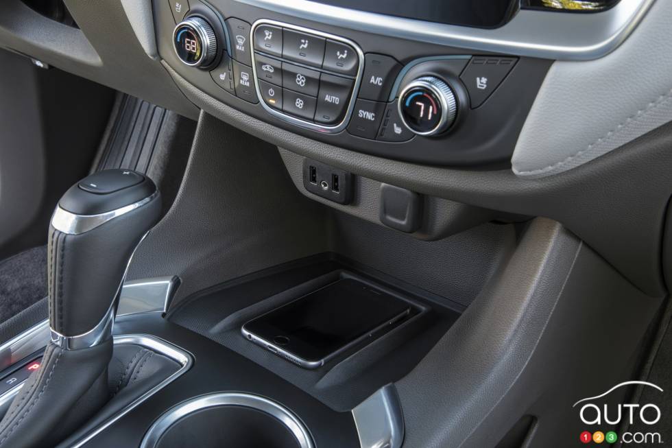 The 2018 Chevrolet Traverse offers an enhanced roster of standard convenience, storage and comfort features ‚Äì including standard wireless charging on Premier and High Country