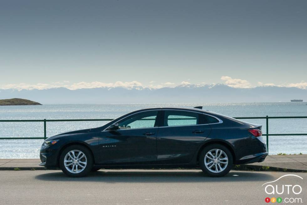 2016 Chevrolet Malibu side view