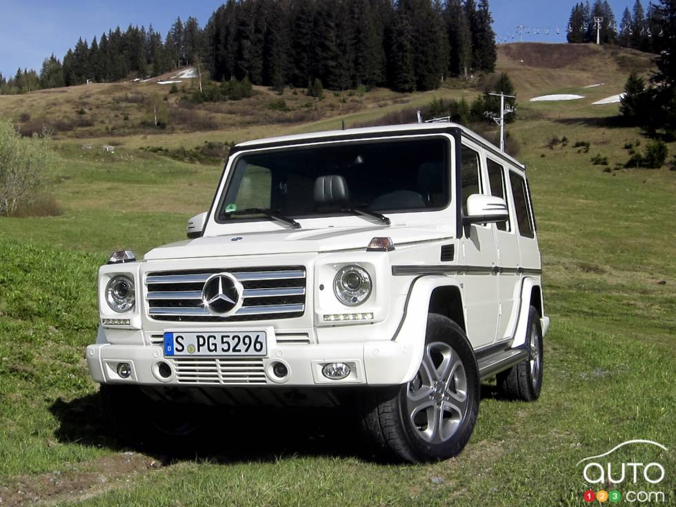 Vue 3/4 avant gauche avec les roues braquées