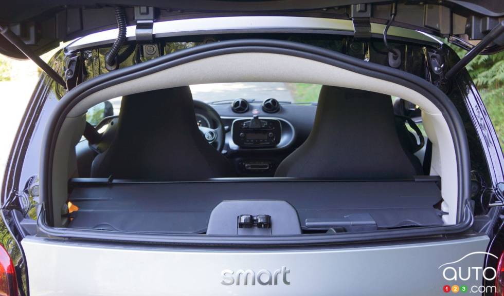2016 Smart ForTwo Coupe Passion trunk details