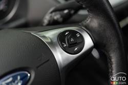 2015 Ford Escape Ecoboost Titanium steering wheel mounted cruise controls