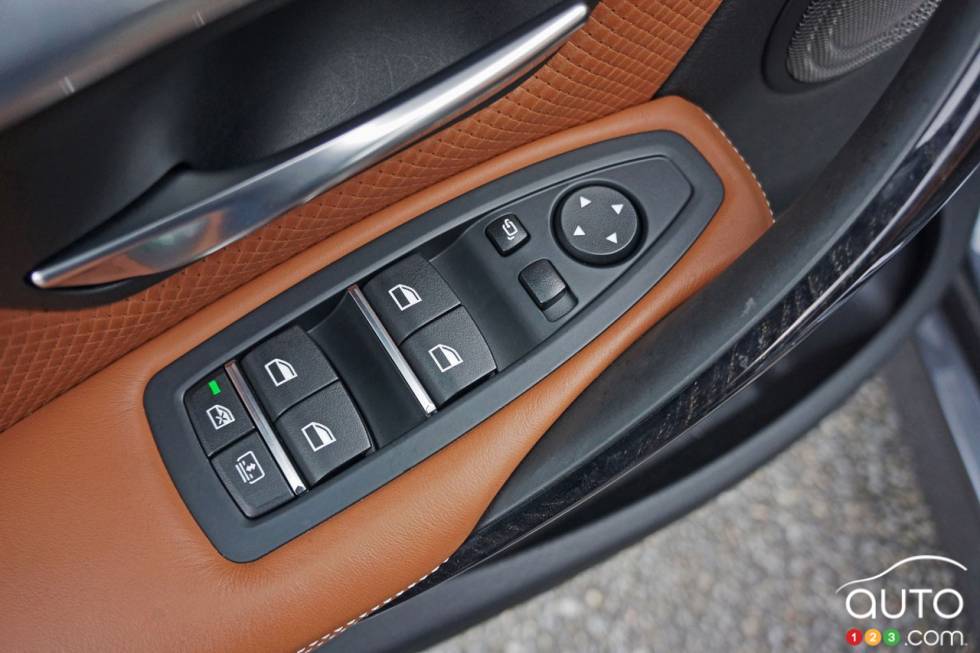 2016 BMW 340i xDrive interior details