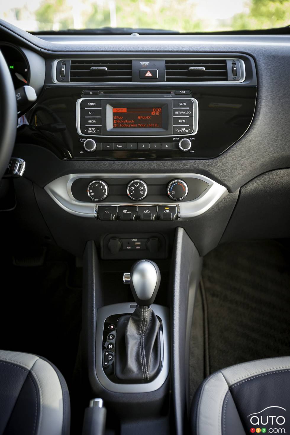 2016 Kia Rio 5 SX pictures | Photo 9 of 19 | Auto123