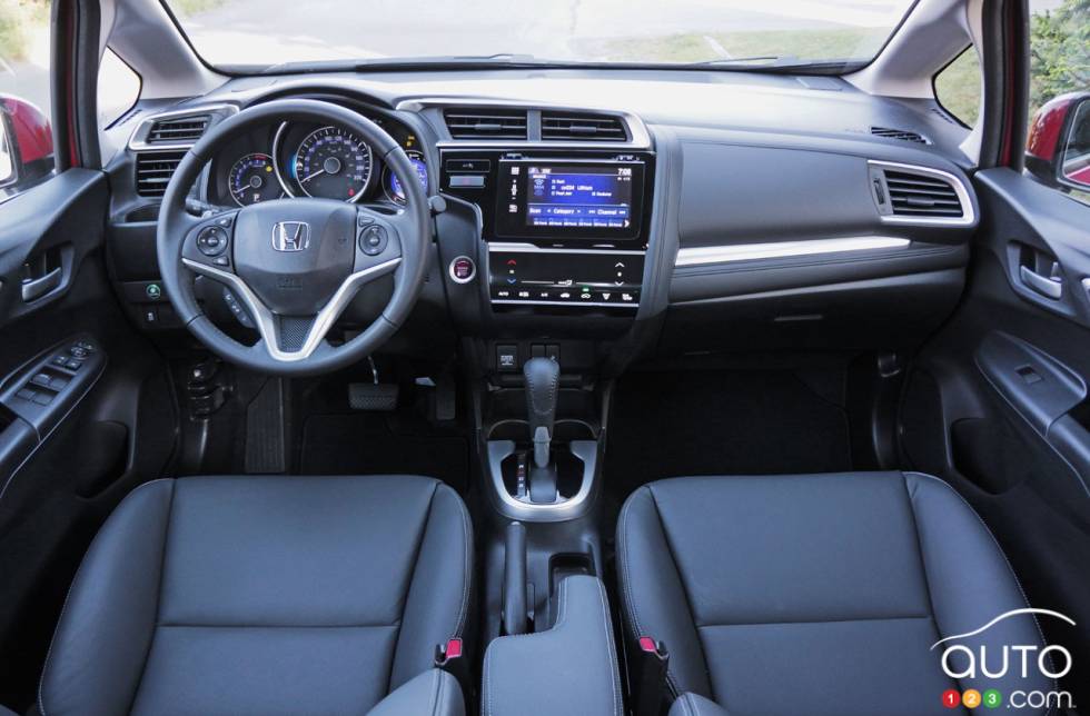 2016 Honda Fit EX-L Navi dashboard