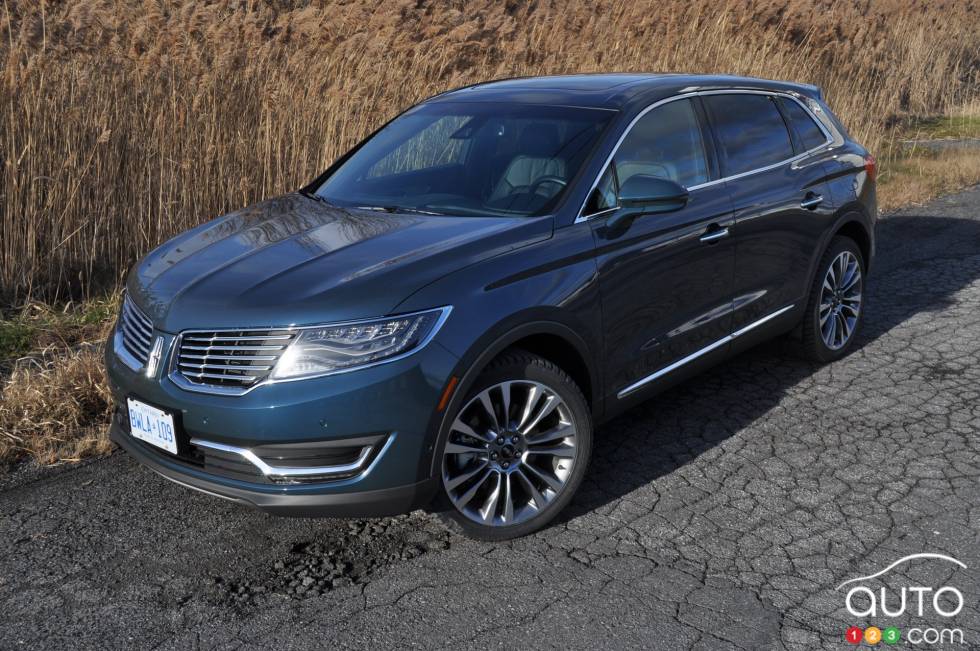 2016 Lincoln MKX front 3/4 view